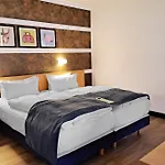 Hotel Garner Sued By Ihg 3*