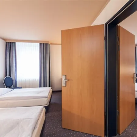 Отель Garner Sued By Ihg