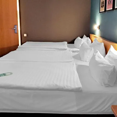Garner Sued By Ihg 酒店 3*
