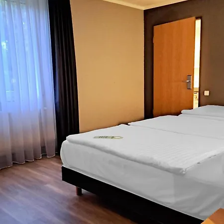 Garner Sued By Ihg 3* 科特布斯