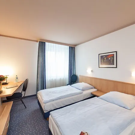 Hotel Garner Sued By Ihg 3*