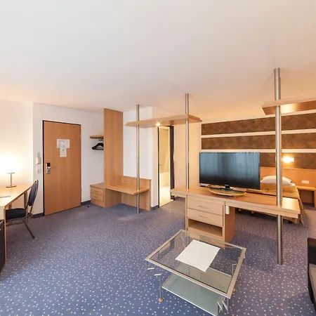 호텔 Garner Sued By Ihg 3*