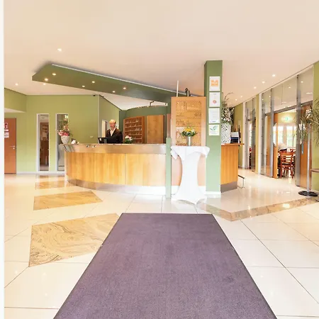 Garner Sued By Ihg 酒店 3*