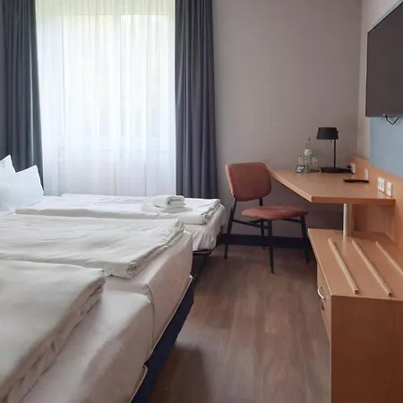 Garner Sued By Ihg Szálloda 3*