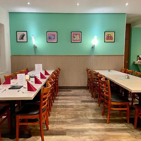 호텔 Garner Sued By Ihg 3*