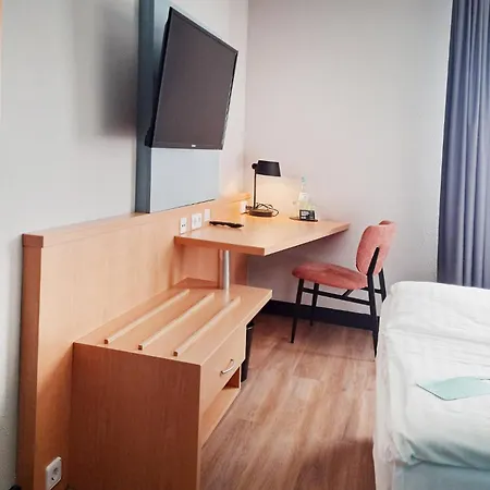 Hotel Garner Sued By Ihg