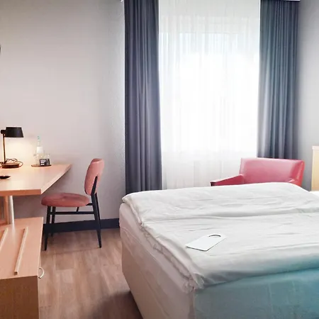 Hotel Garner Sued By Ihg