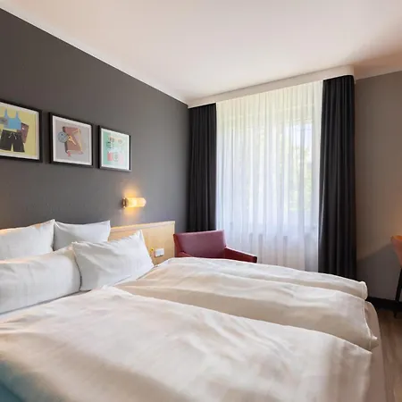 Hotel Garner Sued By Ihg 3*