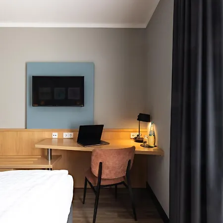 Garner Sued By Ihg 酒店 3*