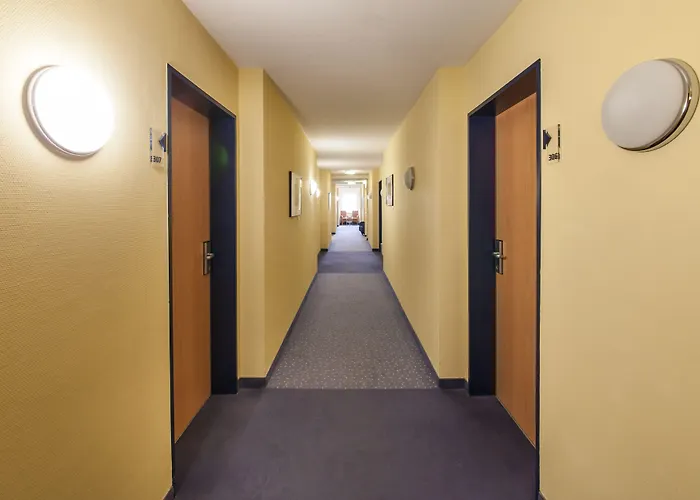 Hotel Garner Sued By Ihg 3*