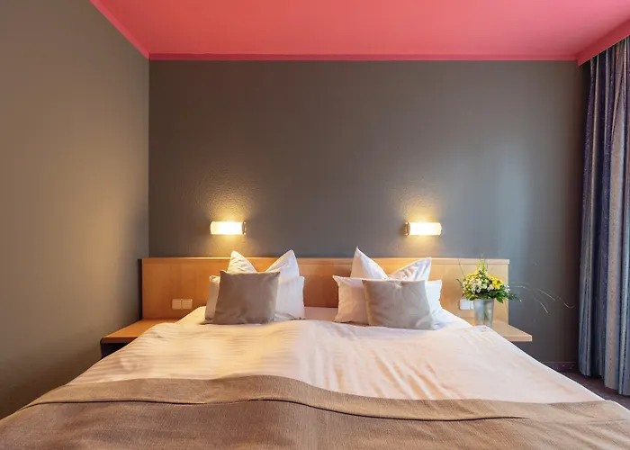 Garner Sued By Ihg 3* コットブス