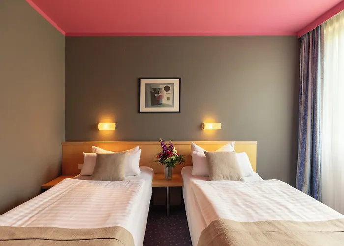 Hotel Garner Sued By Ihg 3*