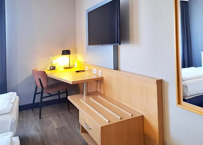 Garner Sued By Ihg 3*